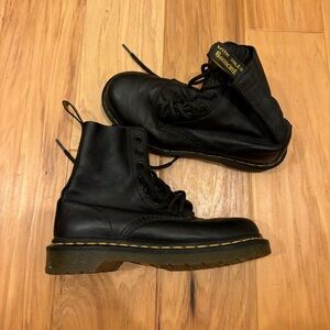 Dr. Martins Soft Leather